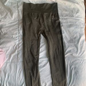 GRRRL brand olive green seamless set.‎